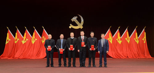 高少兵董事長為最佳團隊頒獎_副本_副本.jpg
